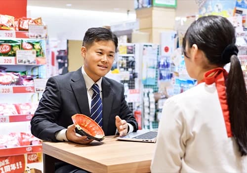 ドラッグストアで販売する惣菜の資材の商談